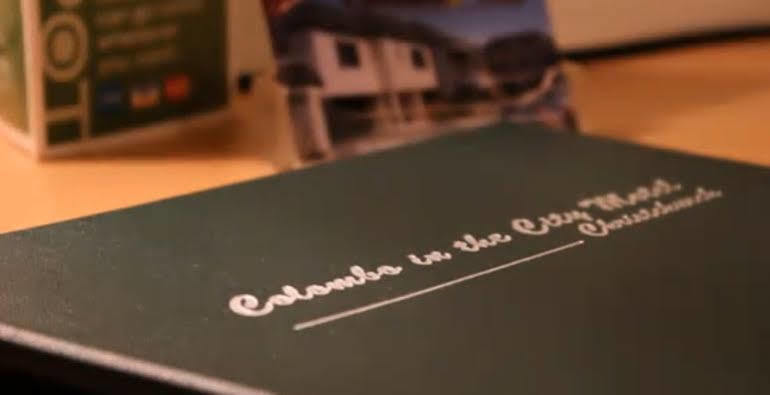 Colombo In The City Крайстчерч Екстер'єр фото A book with a dedication